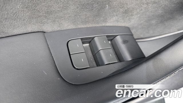 Tesla Model Y 2024 — photo 28