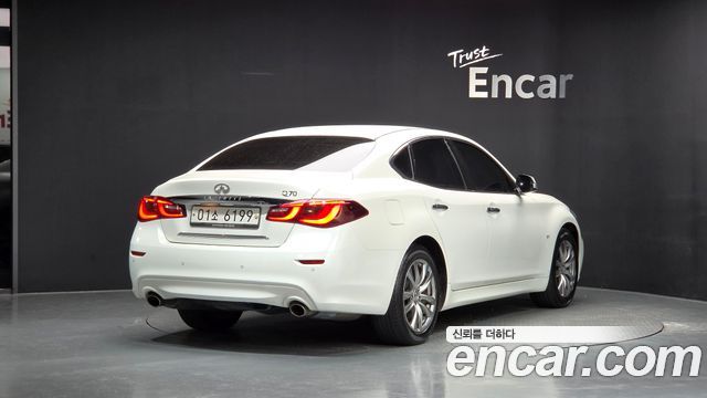 Infiniti Q70 2017 — photo 2