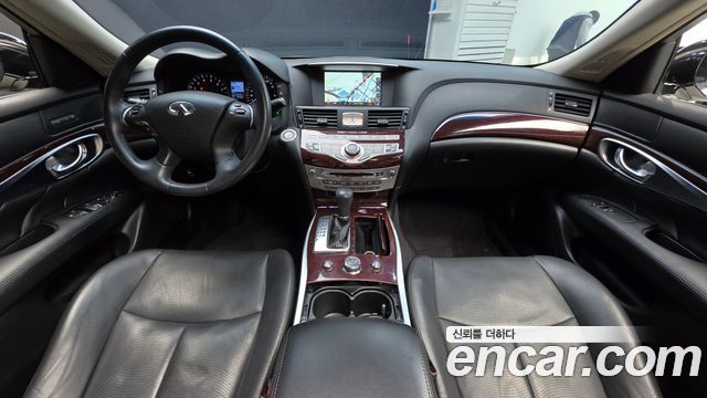 Infiniti Q70 2017 — photo 10