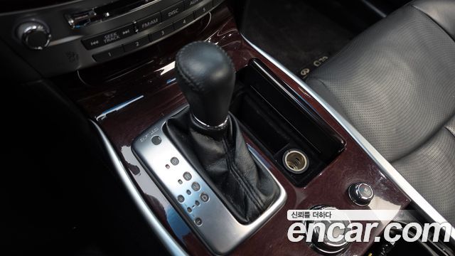 Infiniti Q70 2017 — photo 12
