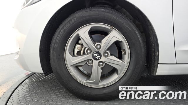 Hyundai AVANTE 2017 — photo 5