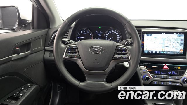 Hyundai AVANTE 2017 — photo 12