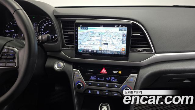 Hyundai AVANTE 2017 — photo 14