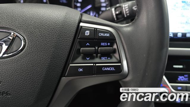 Hyundai AVANTE 2017 — photo 16