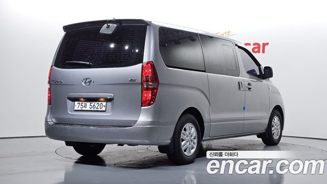 Hyundai Starex 2017 — photo 2