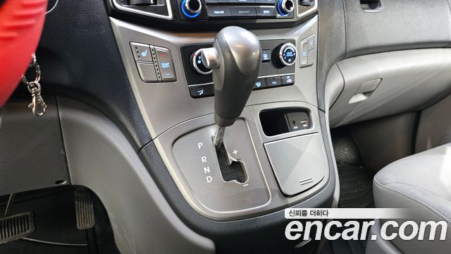Hyundai Starex 2017 — photo 12