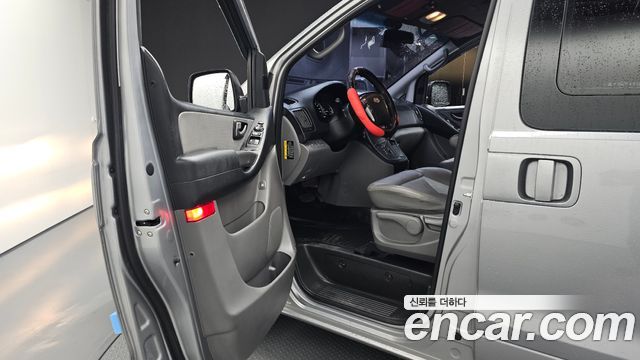 Hyundai Starex 2017 — photo 13