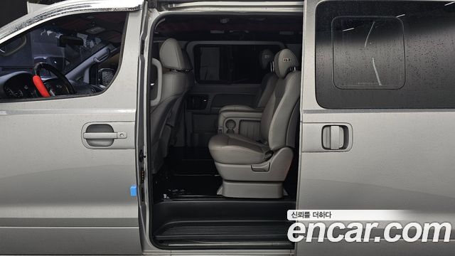 Hyundai Starex 2017 — photo 18