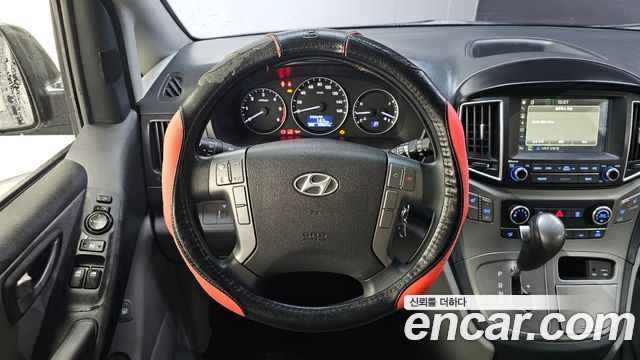Hyundai Starex 2017 — photo 19