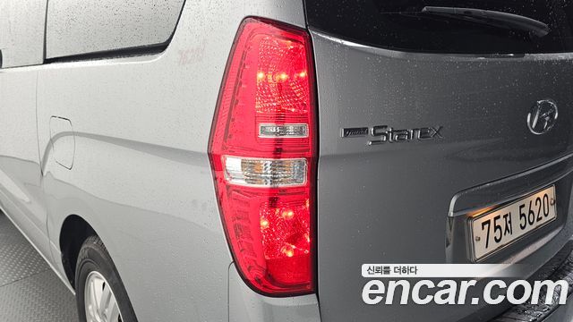 Hyundai Starex 2017 — photo 9