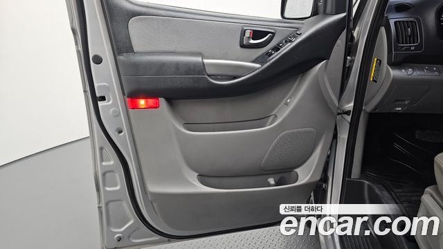 Hyundai Starex 2017 — photo 14