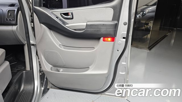 Hyundai Starex 2017 — photo 15