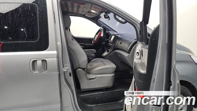Hyundai Starex 2017 — photo 16