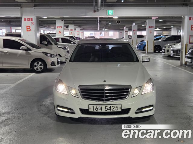 Mercedes-Benz E-Class 2011 — photo 1