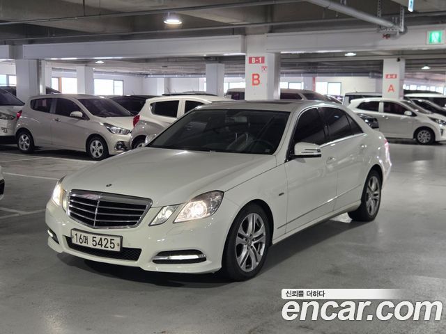 Mercedes-Benz E-Class 2011 — photo 2
