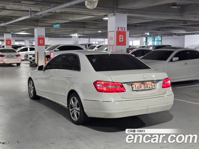 Mercedes-Benz E-Class 2011 — photo 3
