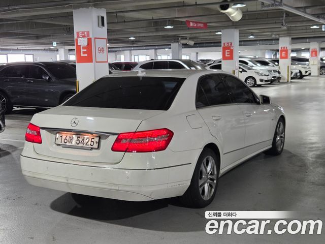 Mercedes-Benz E-Class 2011 — photo 4