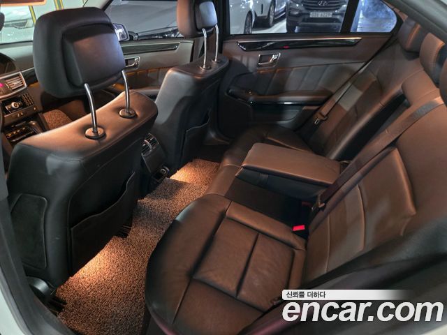Mercedes-Benz E-Class 2011 — photo 6