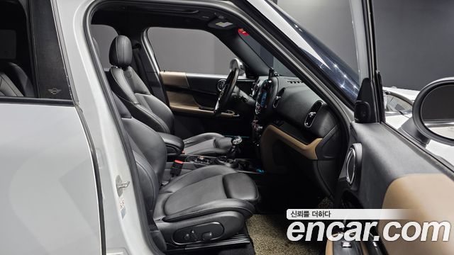 Mini Countryman 2018 — photo 11