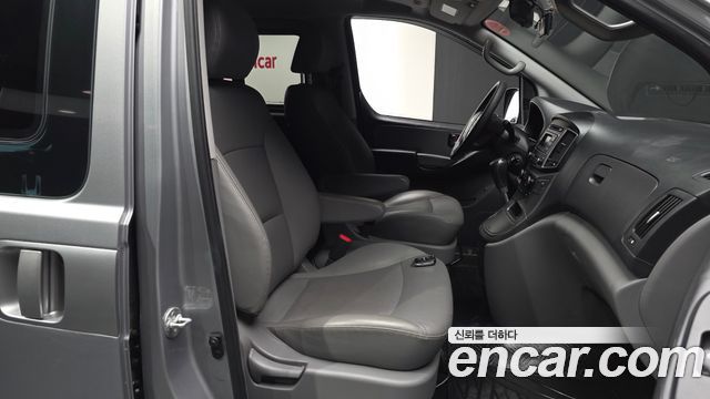 Hyundai Starex 2019 — photo 12