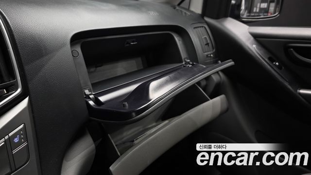 Hyundai Starex 2019 — photo 16