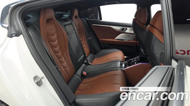 BMW 8-Series 2024 — photo 17
