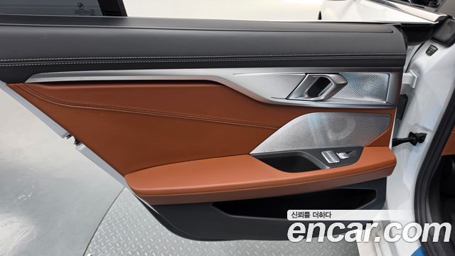 BMW 8-Series 2024 — photo 15
