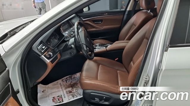 BMW 5-Series 2016 — photo 10
