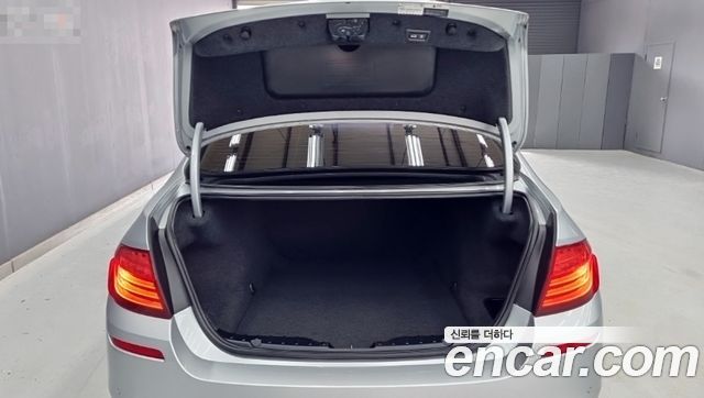 BMW 5-Series 2016 — photo 17