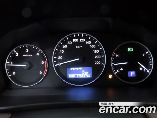Hyundai Starex 2019 — photo 9
