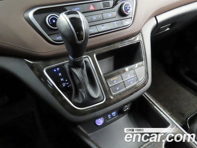 Hyundai Starex 2019 — photo 16