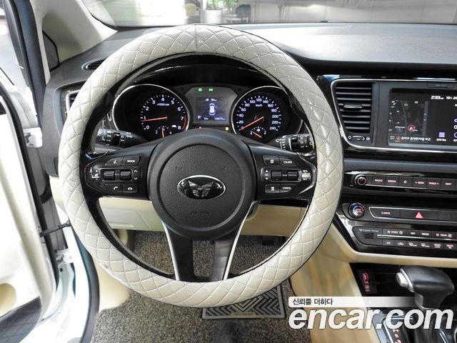 Kia Canival 2019 — photo 7
