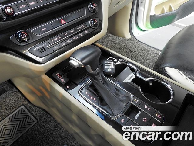 Kia Canival 2019 — photo 16
