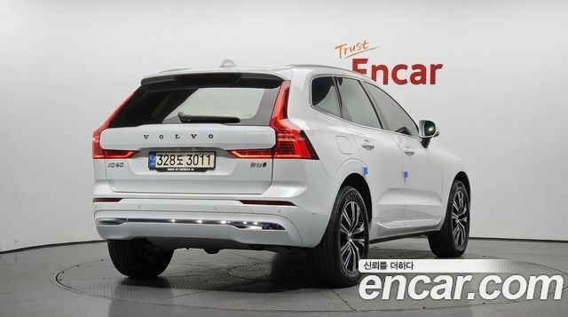 Volvo XC60 2022 — photo 2