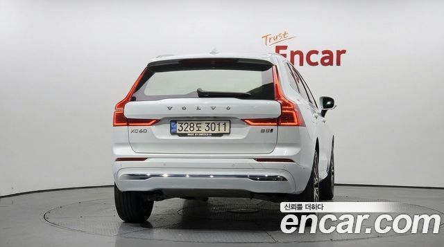 Volvo XC60 2022 — photo 4