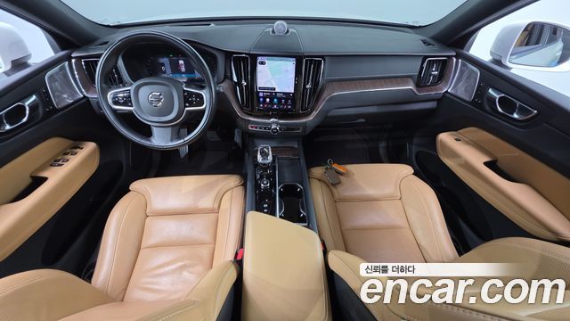 Volvo XC60 2022 — photo 10