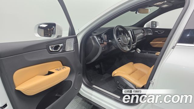 Volvo XC60 2022 — photo 13
