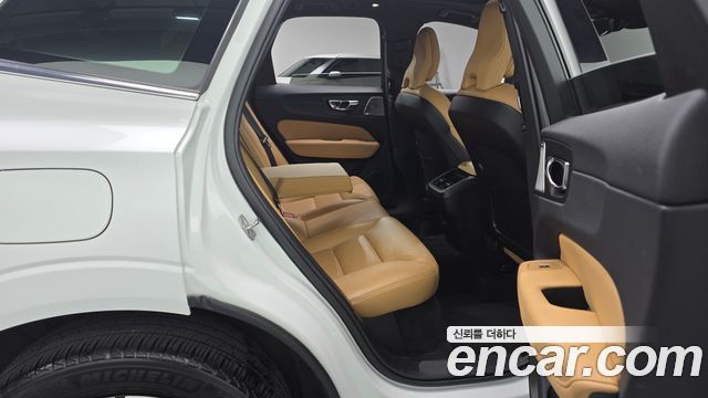 Volvo XC60 2022 — photo 17