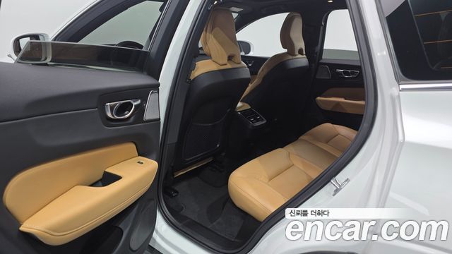 Volvo XC60 2022 — photo 18