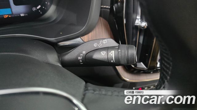 Volvo XC60 2022 — photo 20