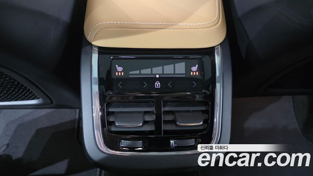 Volvo XC60 2022 — photo 24