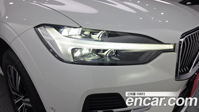 Volvo XC60 2022 — photo 8
