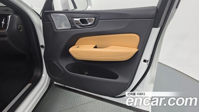 Volvo XC60 2022 — photo 14