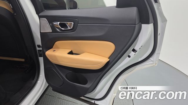 Volvo XC60 2022 — photo 15
