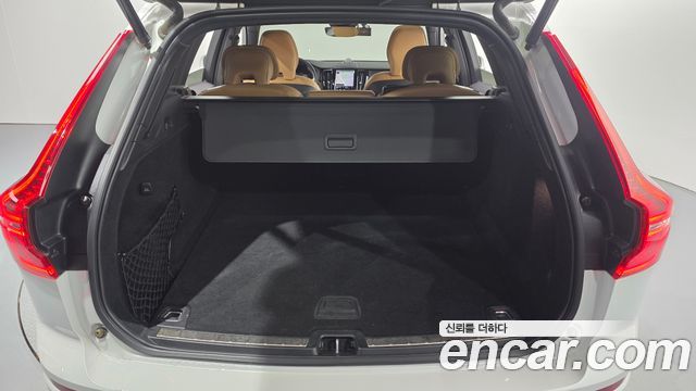 Volvo XC60 2022 — photo 28