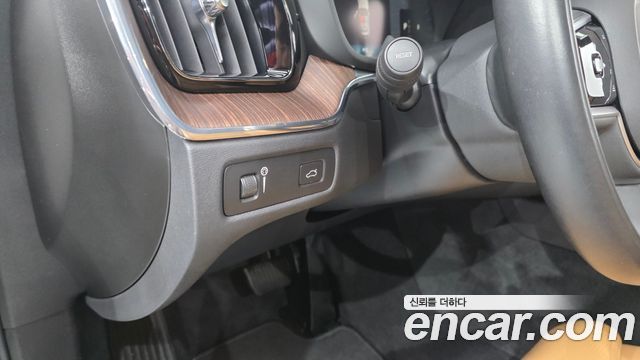 Volvo XC60 2022 — photo 33