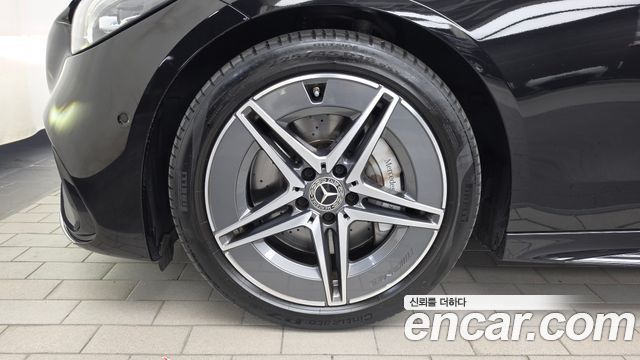 Mercedes-Benz C-Class 2025 — photo 5