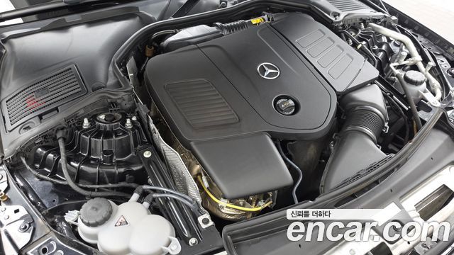 Mercedes-Benz C-Class 2025 — photo 6