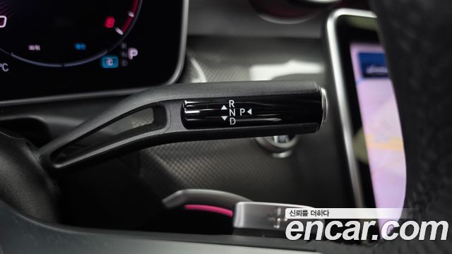 Mercedes-Benz C-Class 2025 — photo 9