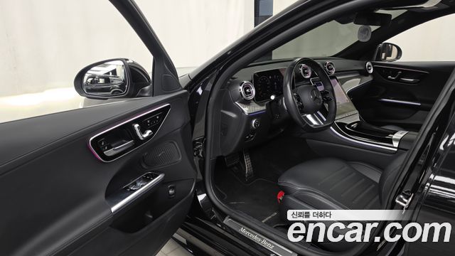 Mercedes-Benz C-Class 2025 — photo 10